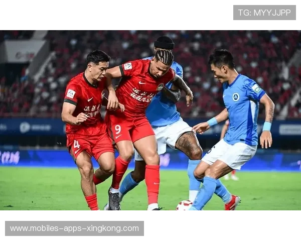 少打一人反超比分!主帅激动冲进场狂奔